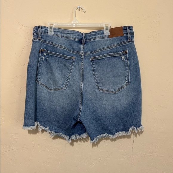 Judy Blue Blue Distressed Jean Shorts 3X - Picture 3 of 7